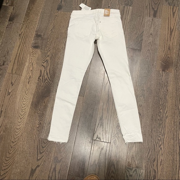 H&M Slight Distressed White Jeans - Picture 3 of 7